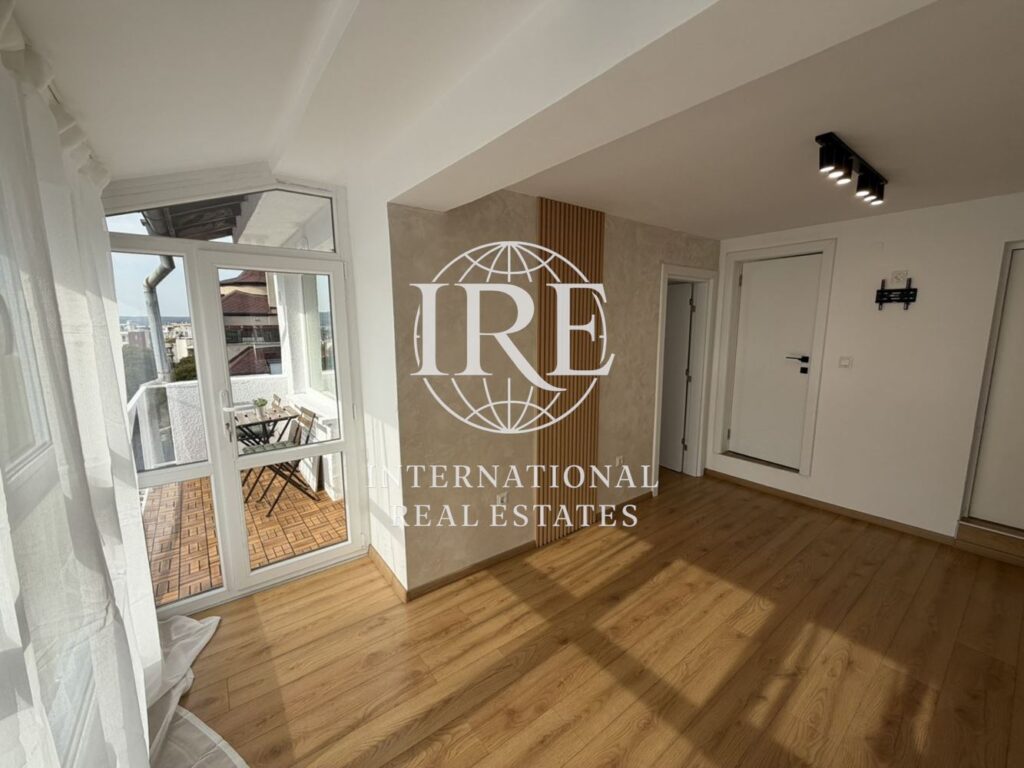 International Real Estates (IRE) bietet eine Einzimmerwohnung im Viertel Kolhozen Pazar in Varna an.