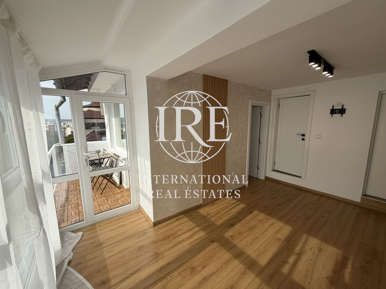 International Real Estates (IRE) предлага двустаен апартамент в район Колхозен пазар гр.Варна – 1