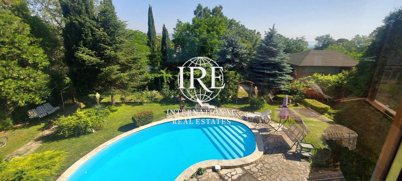 International Real Estates (IRE) представя:Триетажна къща с нескриваема морска панорама, Аспарухово – 1
