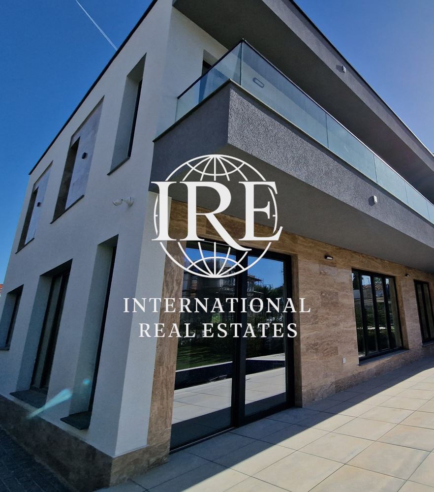 International Real Estates (IRE) представя: Нова триетажна къща с басейн и панорамна гледка! Атрактивна локация на метри от морето! Инвестиционен потенциал! – 1