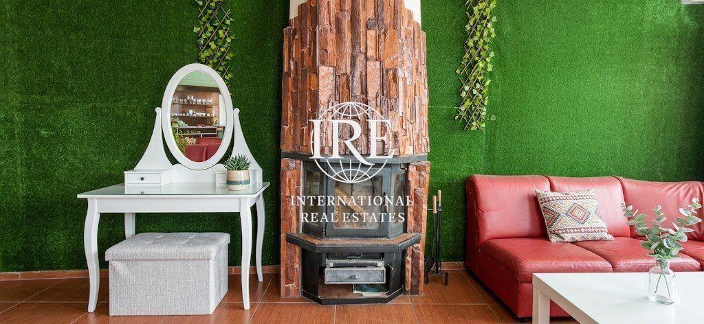 חברת International Real Estates (IRE) מציעה באופן בלעדי נכס שימושים מעורבים יוצא דופן הממוקם במרכז האידיאלי של הכפר קונסטנטינובו.