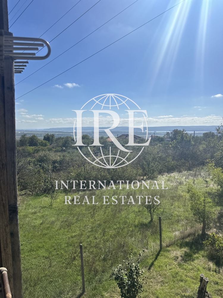 International Real Estates (IRE) представя: Къща с невероятна панорама и отличен достъп в с. Доброглед – 1