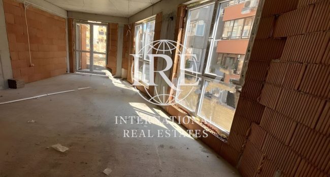 International Real Estate предлага просторен двустаен южен апартамент в кв. Погреби, Широк център, Варна - 0