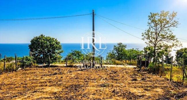 Ексклузивно от International Real Estates (IRE): Парцел с панорамна морска гледка в кв. Галата, Варна - 0