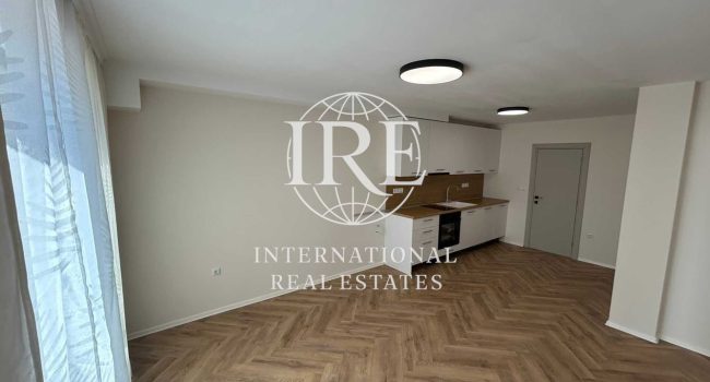 Готв за нанасяне! Тристаен апартамент до Парк Възраждане - 0